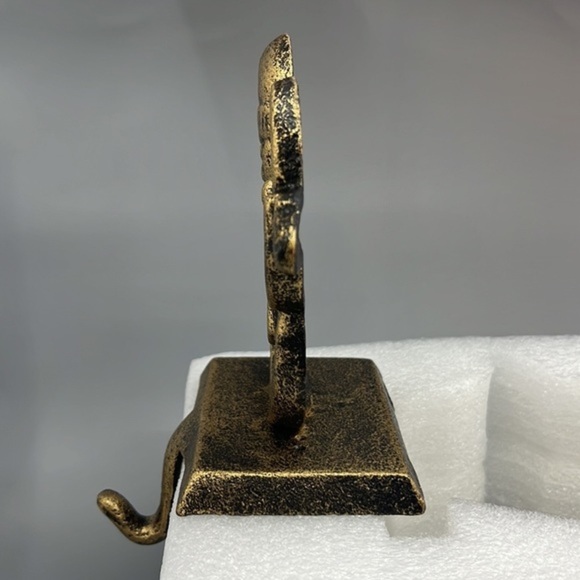 Elegant Snowman‎ Stocking Holder: A Classical Christmas Mantle Decoration - Picture 5 of 7